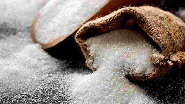 বাজারের বদল ট্রাকে চিনি বিক্রি করছে কোম্পানি