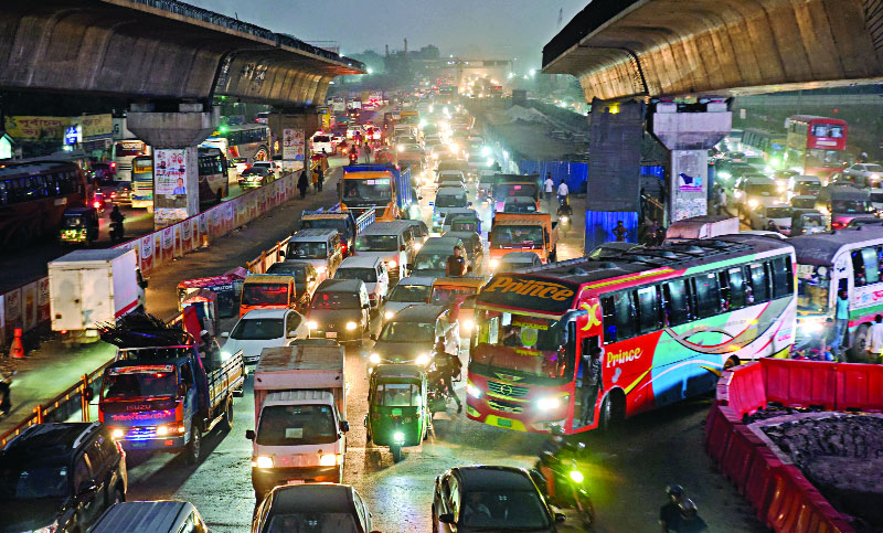 নতুন সময়সূচিতে অফিস, পুরনো যানজটের দেখা