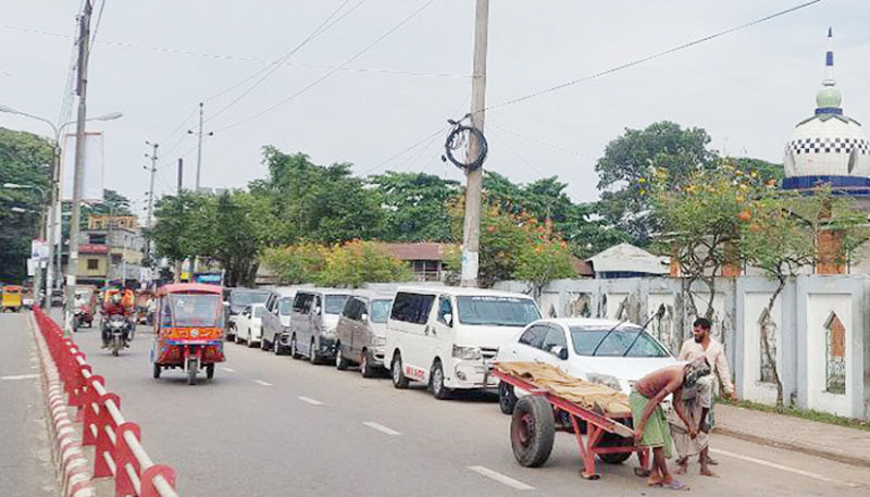 বরিশালে বন্ধ মাইক্রোবাস চলাচলও