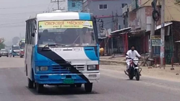 চলন্ত বাস থেকে লাশ ফেলে বাস নিয়ে উধাও চালক