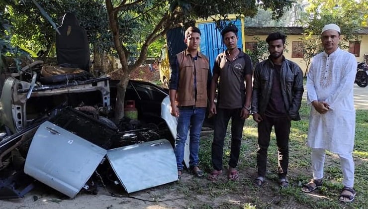 চোরাই গাড়ির পার্টস টুকরো করে বিক্রি