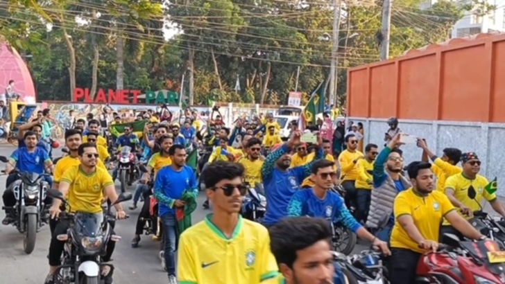ব‌রিশালে ব্রাজিল সমর্থকদের মোটর শোভাযাত্রা