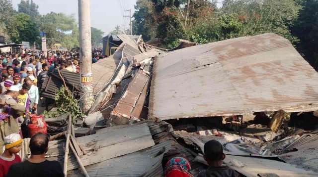 কাভার্ড ভ্যানচাপায় বাবা-ছেলেসহ নিহত ৫, শোকে কাতর পুরো গ্রাম