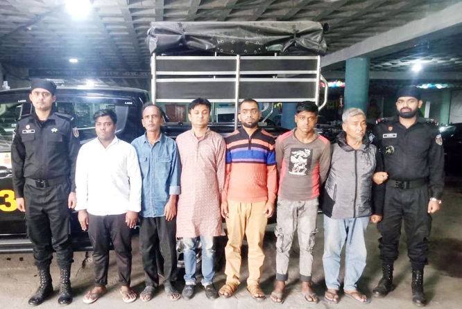 ট্রেনের টিকিট কালোবাজারি চক্রের মূলহোতাসহ ৬ সদস্য আটক