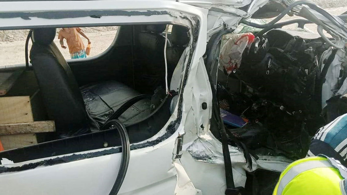 অ্যাম্বুলেন্সে শ্যামলীর ধাক্কা, ১০ লাখ টাকা দেওয়ার নির্দেশ হাইকোর্টের