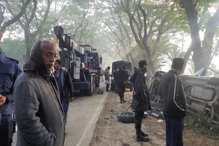 সড়ক দুর্ঘটনায় দুই র‍্যাব সদস্যসহ নিহত ৩