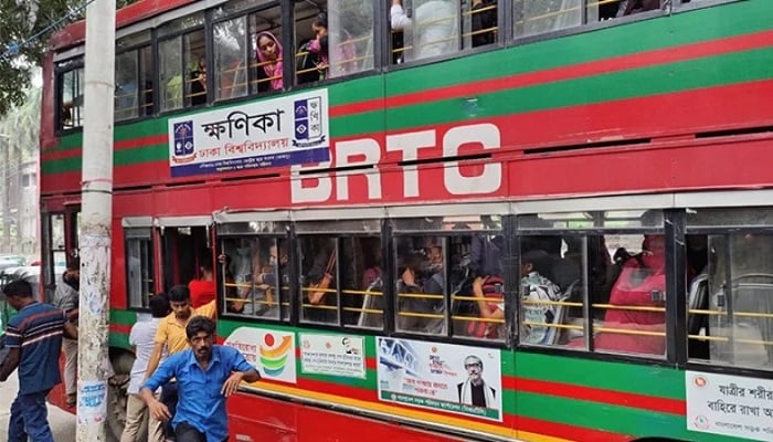 বিআরটিসির ঢাবি বাস উল্টো পথে, পথচারী নিহত