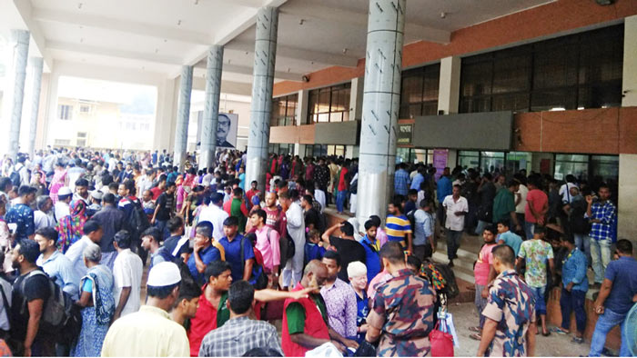 বেনাপোল যাত্রী টার্মিনাল ৭ হাজার যাত্রীর ভোগান্তির নাম
