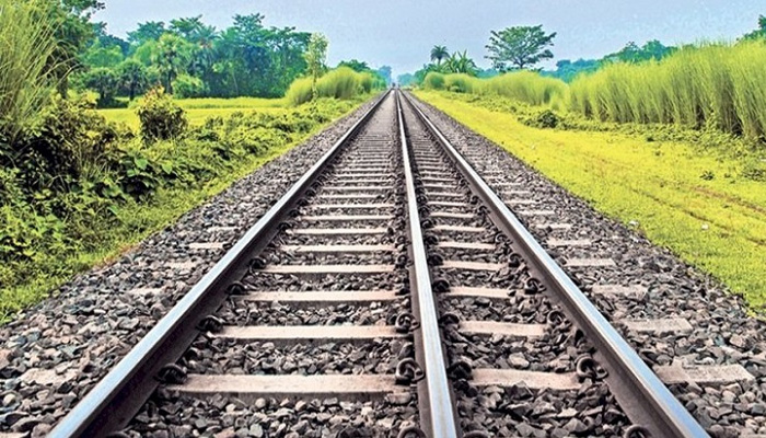 ট্রেনে কাটা পড়ে নারীসহ ৩ জনের মৃত্যু
