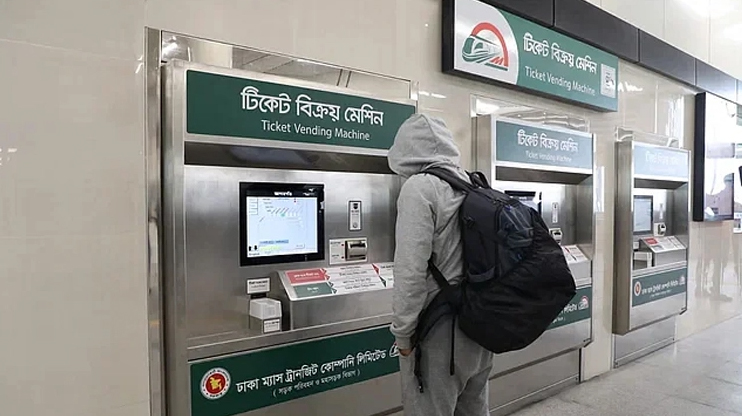 ভিড় না থাকায় দুই মিনিটেই কাটা যাচ্ছে টিকিট