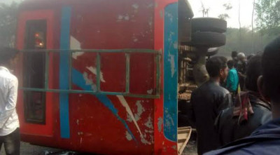 গাইবান্ধায় বাস উল্টে আইনজীবী নিহত, আহত ১৫