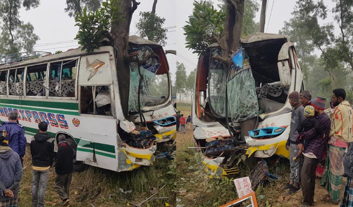 ওভারটেক করতে গিয়ে নিয়ন্ত্রণ হারিয়ে গাছকে বাসের ধাক্কা, অতঃপর...