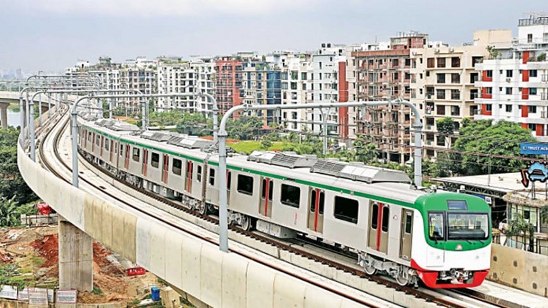 তারে ঘুড়ি, সিঙ্গেল লাইনে চলছে মেট্রো ট্রেন