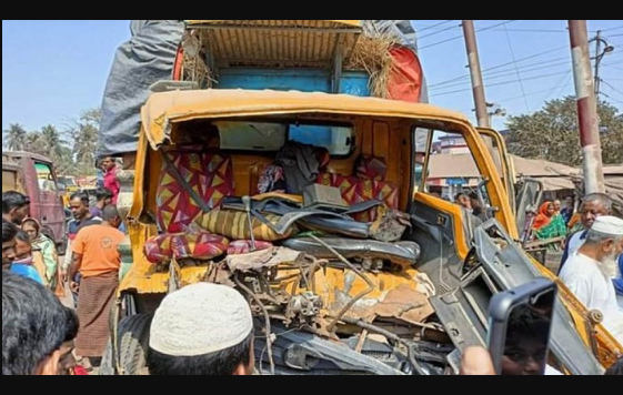 মোবাইলে নেটওয়ার্ক না থাকায় ট্রেন আসার খবর পাননি গেটম্যান, অতঃপর...