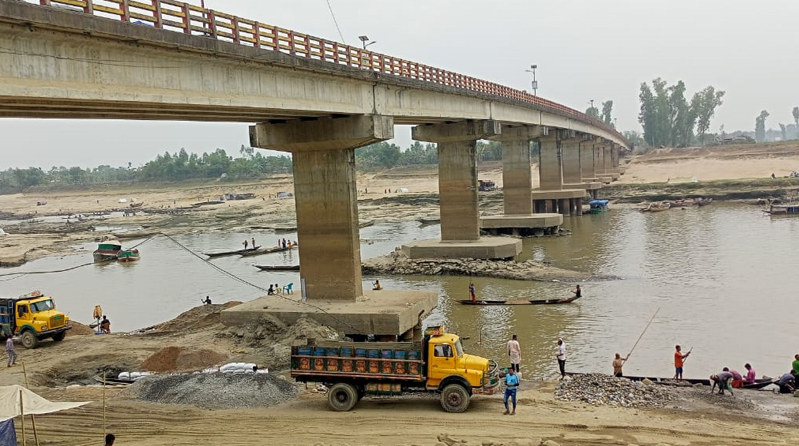 জাফলং সেতুর ভূগর্ভস্থ পিলার আলগা হয়ে পড়েছে
