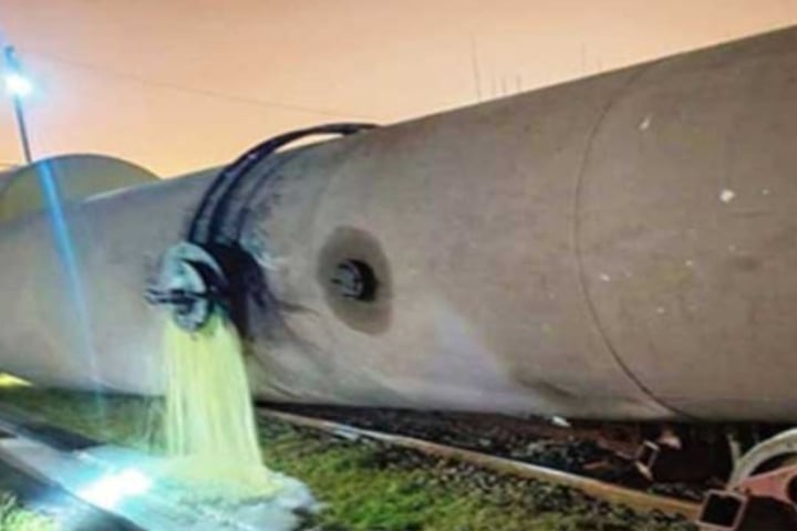 তদন্ত কমিটির রিপোর্ট: তেলবাহী ট্রেন দুর্ঘটনায় চালকের গাফিলতি ছিল