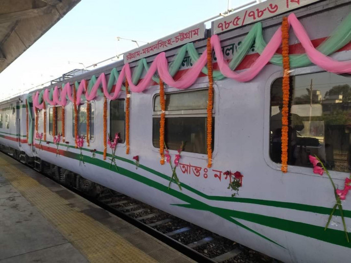 রোজ রোজ দেরিতে ছাড়ছে ‘বিজয় এক্সপ্রেস’