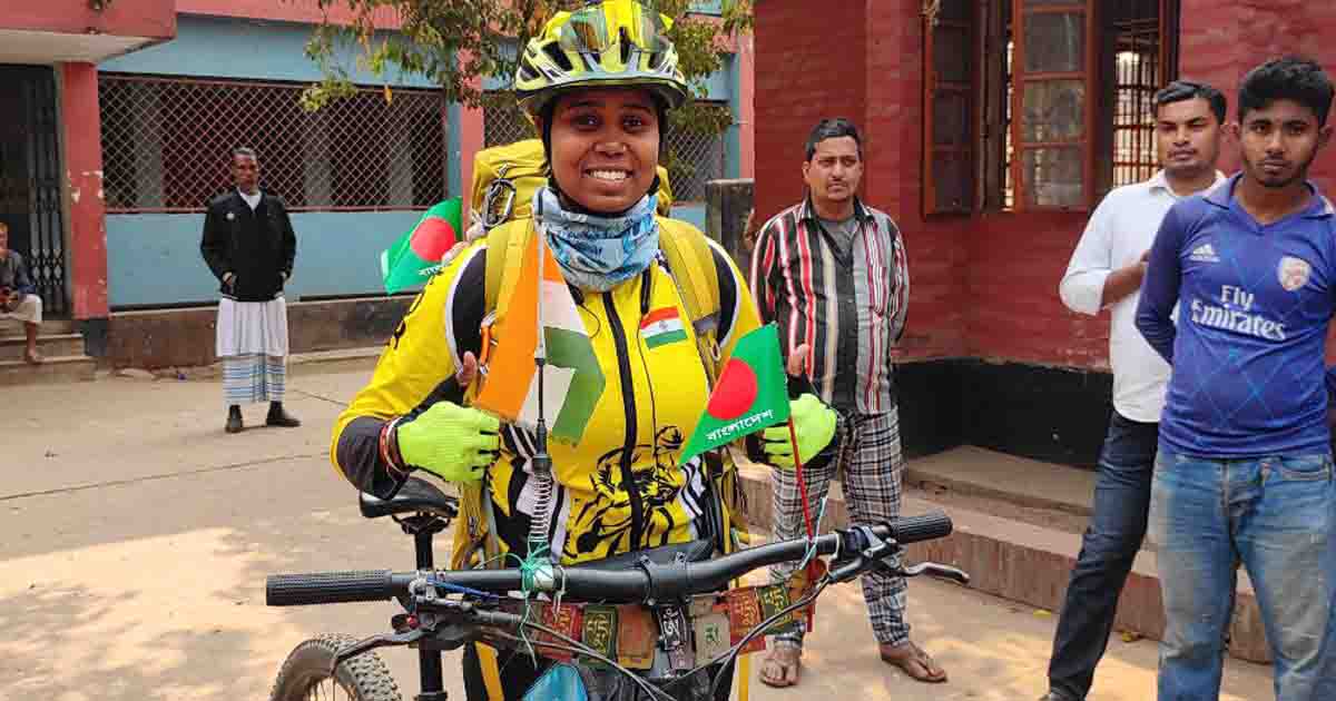 ৭৩ দিন সাইকেল চালিয়ে কাশ্মীর থেকে বাংলাদেশে সাবিতা