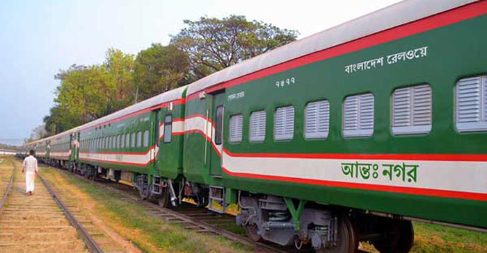 সাড়ে ৩ ঘণ্টা পর রাজশাহী ছাড়ল বাংলাবান্ধা এক্সপ্রেস