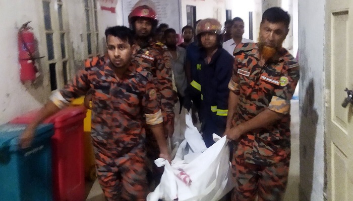 পিরোজপুরে সড়ক দুর্ঘটনায় প্রাণ হারালো ৬ জন