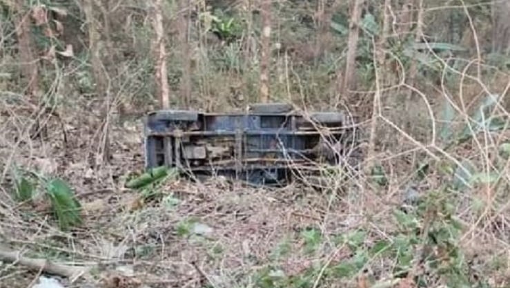 সাজেকে পর্যটকসহ চাঁদের গাড়ি খাদে, নিহত ১