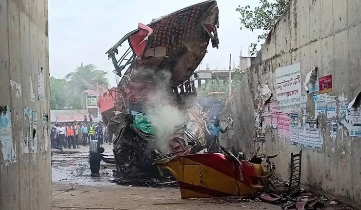 মাদারীপুর দুর্ঘটনা: টানা ৩৩ ঘণ্টা বাস চালিয়ে ক্লান্ত ছিলেন চালক