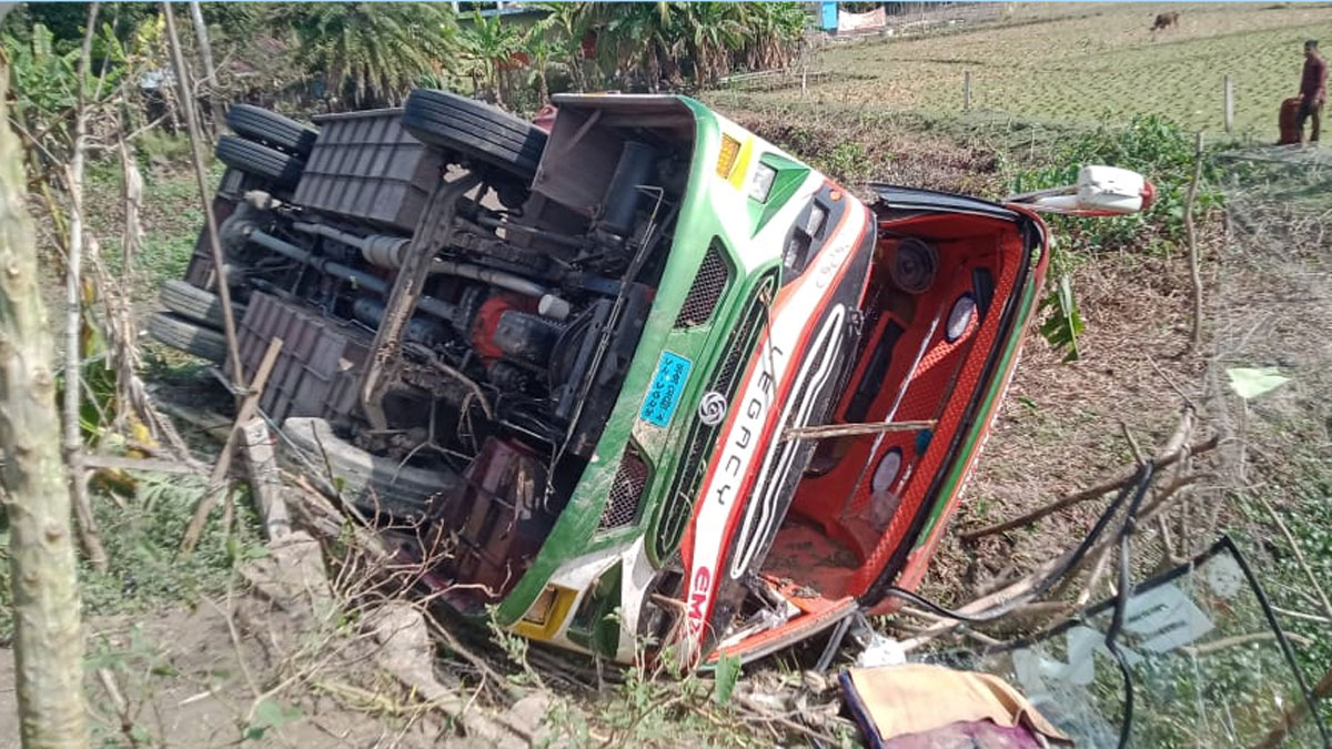 ছেলের সমাবর্তন শেষে বাড়ি ফিরলেন স্বামীর মরদেহ নিয়ে