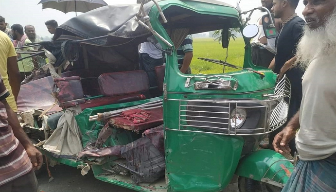 ঈদের দিন সড়কে ঝরলো ১৩ প্রাণ