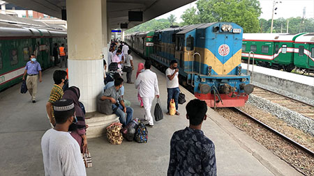 ঘর মুখো মানুষের ট্রেনে ঈদ যাত্রা শুরু
