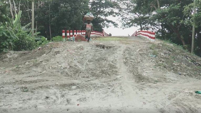 ৭ কোটি টাকার সেতুতে নেই সংযোগ সড়ক ও রাস্তা