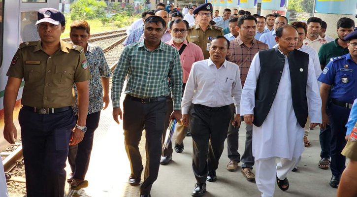 চট্টগ্রাম রেলওয়ে স্টেশন পরিদর্শনে রেলমন্ত্রী