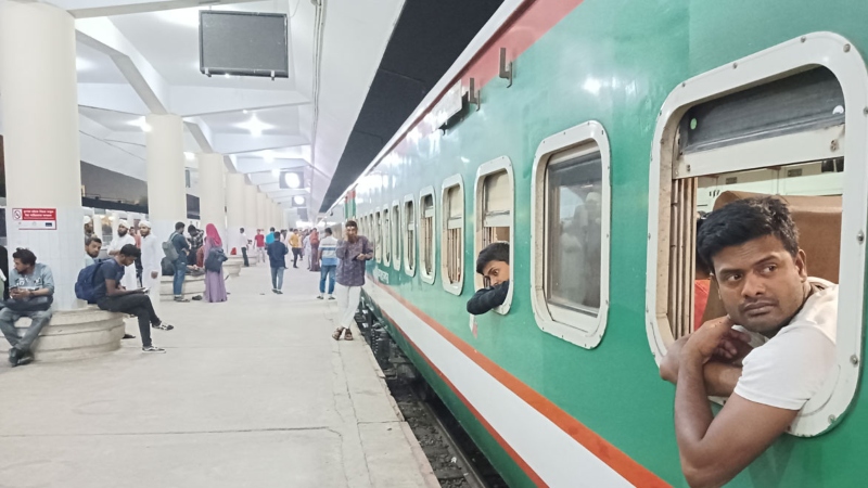 পশ্চিমাঞ্চলের ৩ ট্রেনের ছুটি বাতিল