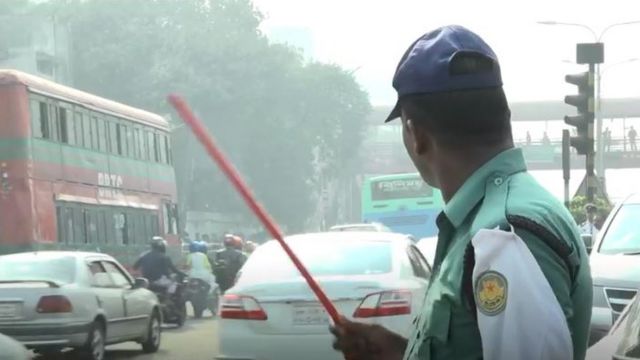রাজধানীতে পার্কিং সংকট, চাপে থাকে ট্রাফিক পুলিশ
