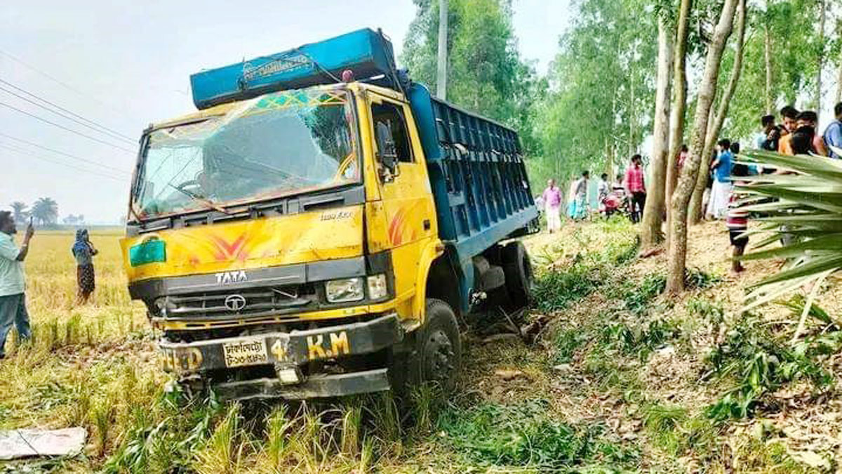 দিনাজপুরে ট্রাকচাপায় নিহত ২