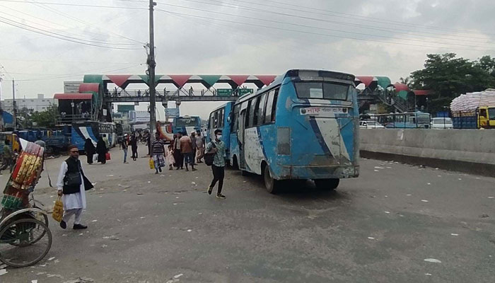ঢাকা-চট্টগ্রাম মহাসড়কে বিদ্যুতের খুঁটি