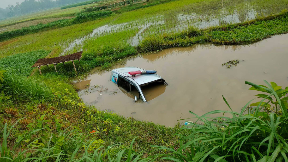 বন্ধুর সঙ্গে অ্যাম্বুলেন্স নিয়ে ঘুরতে বেরিয়ে প্রাণ গেল যুবকের