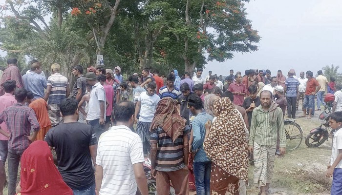 নাটোরে মোটরসাইকেলে ট্রেনের ধাক্কায় প্রাণ হারালেন স্বামী-স্ত্রী