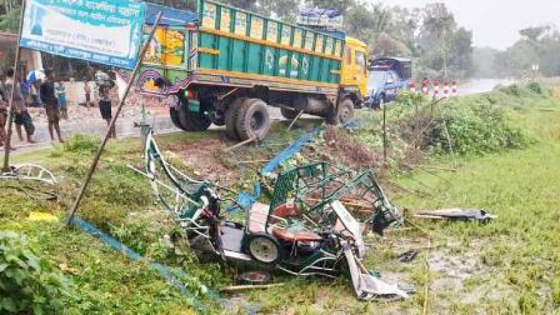 ট্রাকের ধাক্কায় অটোরিকশার ৪ যাত্রীর মৃত্যু