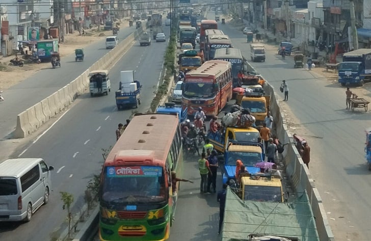 সাভারের মহাসড়কগুলোতে বাড়ছে যানবাহনের চাপ