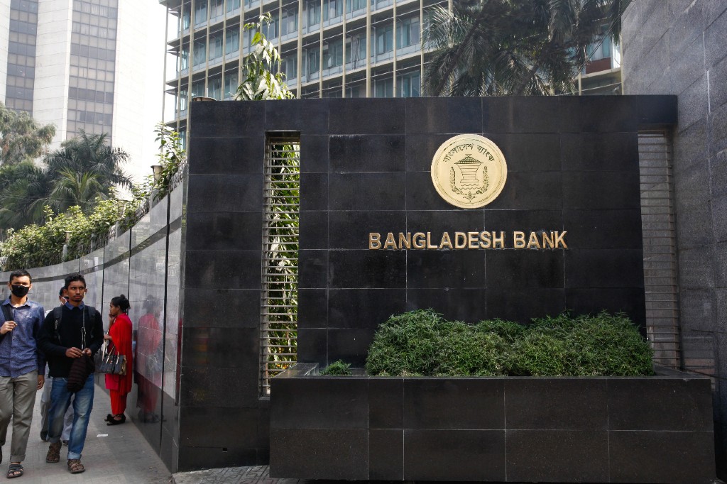 বিদেশে অন্য প্রতিষ্ঠানে ব্যাংক চেয়ারম্যানদের পদ ছাড়ার শর্ত শিথিল