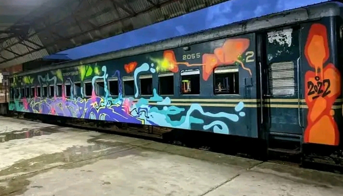 চট্টগ্রামে জলাবদ্ধতায় বন্ধ শাটল ট্রেন