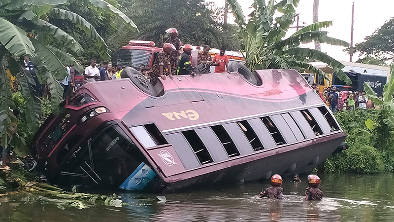 বরিশালে এনা পরিবহন চাপায় যুবক নিহত, আহত ৯