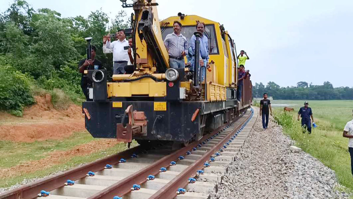 আখাউড়া-আগরতলা রেলপথের পুরো অংশে চলল ‘ট্র্যাক কার’
