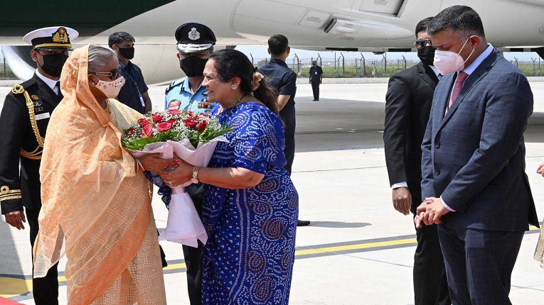 নয়াদিল্লি পৌঁছেছেন প্রধানমন্ত্রী