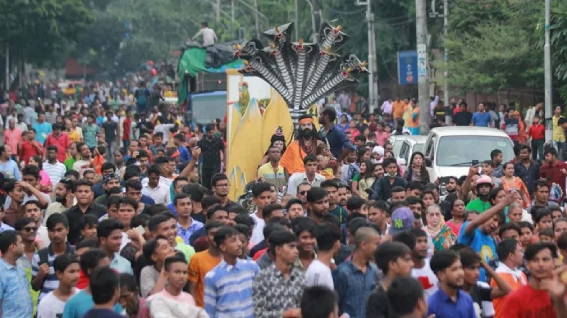 আজ বিকেলে এড়িয়ে চলবেন যেসব সড়ক