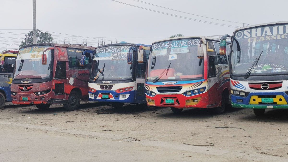 ঢাকা-রাজবাড়ী বাস চলাচল বন্ধ, যাত্রীদের দুর্ভোগ