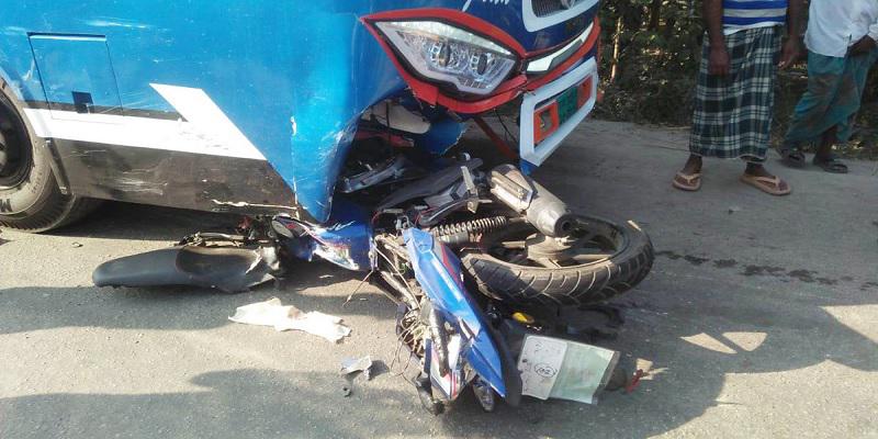 টাঙ্গাইলে বাসচাপায় ২ মোটরসাইকেল আরোহীর মৃত্যু