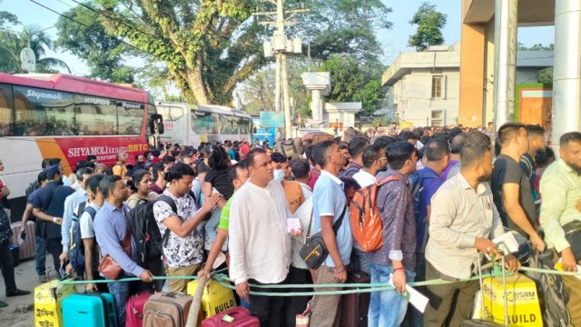 পূজার ছুটিতে বেনাপোল দিয়ে বেড়েছে যাত্রী চলাচল