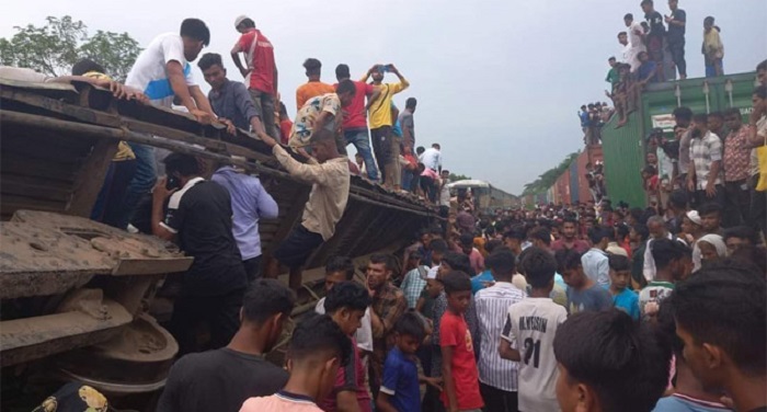 দুর্ঘটনার ১৩ ঘণ্টা পর ভৈরবে ট্রেন চলাচল শুরু