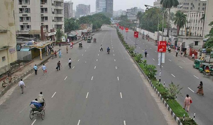 পূজার ছুটিতে ফাঁকা ঢাকার রাস্তা